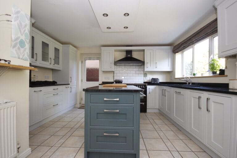 kitchen cabinet painter Great Sankey Warrington Cheshire