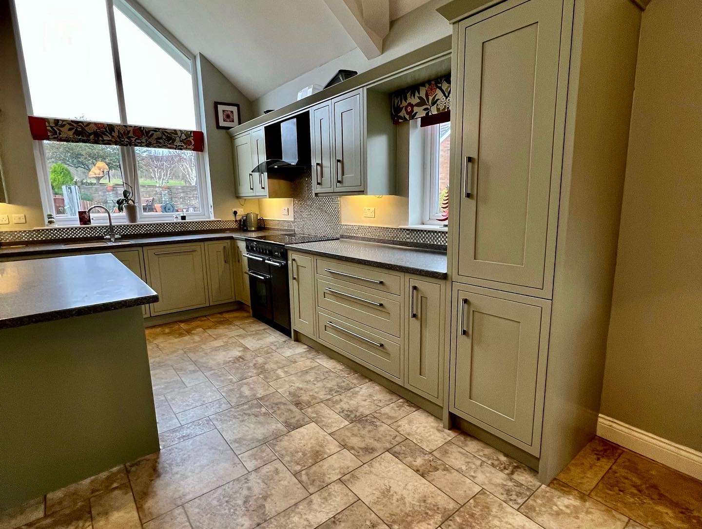 638B3A7F 00D6 441C A5A4 598D60320A74 1 | Hand painted kitchens and furniture